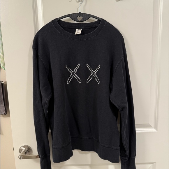 Uniqlo x KAWS Black Crewneck Sweater - Picture 1 of 3